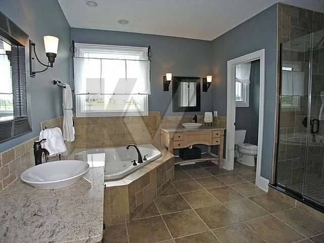 Дизайн маленькой ванной комнаты с душевой кабиной